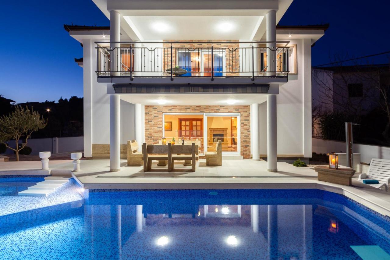 Luxury Ivana *